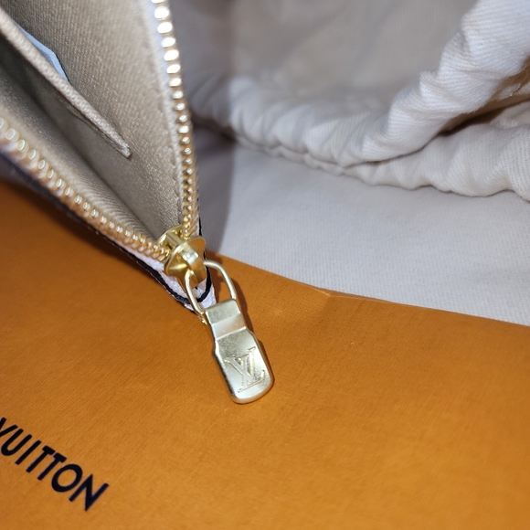 Louis Vuitton Giant White Black Wristlet Pouch from Neverfull MM Giant Khaki Bag - Picture 5 of 17